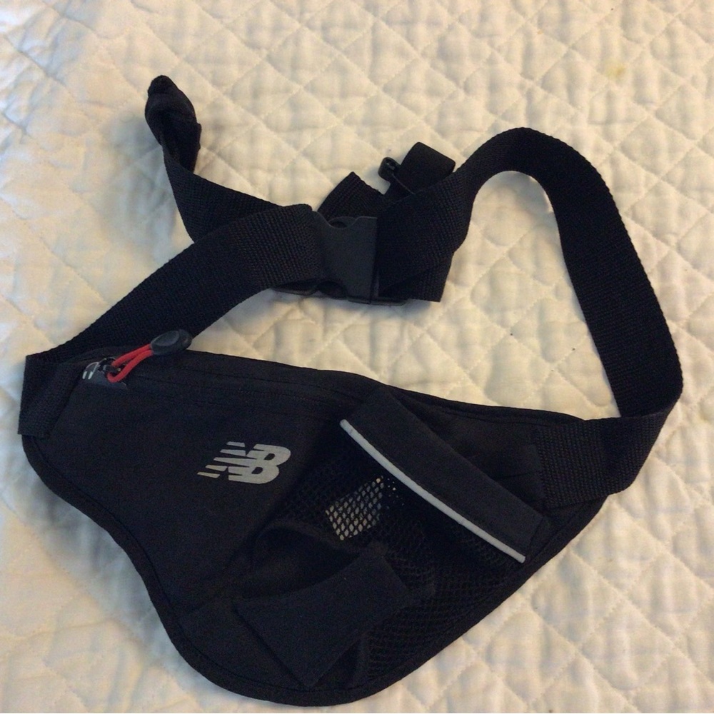 New Balance black adjustable hydro belt fanny pack
